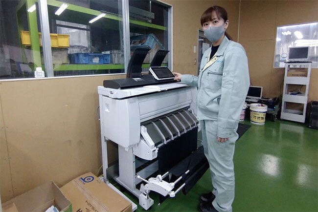 新たに導入した複合機。大型の用紙の印刷が可能だ