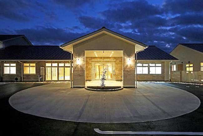 「結和の里」。施設前にある駐車場は、災害時には支援車両の受け入れや地域住民の避難スペースとしても想定している。地域の防災拠点として開放するという