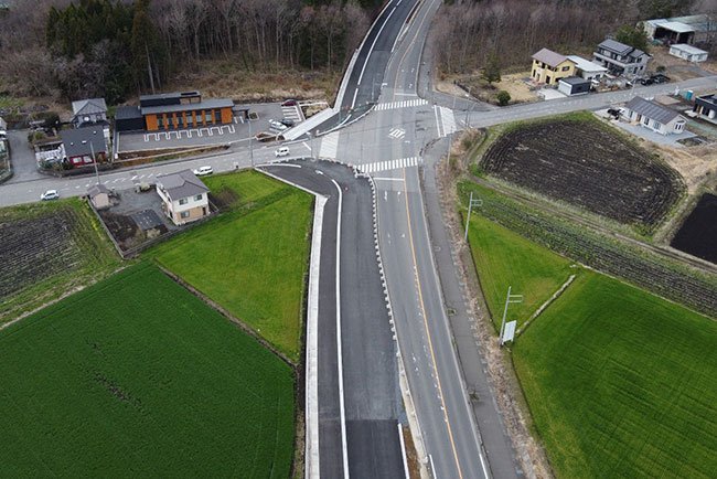 建築、土木の比重が高まったが、大規模工事の受注は資材高騰などで難しくなっている＝竣工した県道69号（宇都宮茂木線）