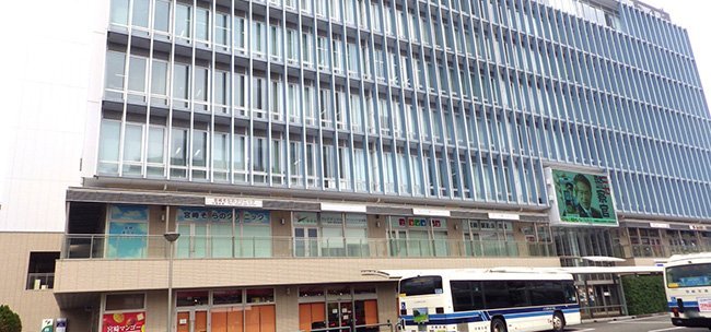 企業成長促進室が入居する宮崎駅前のビル