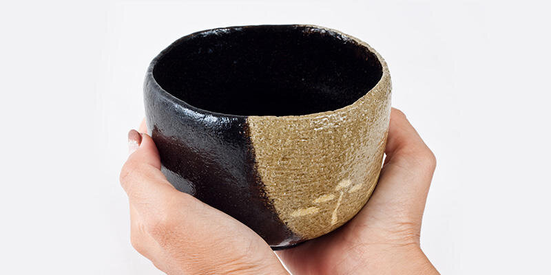 第2回 あなたの「お買い得感」は操られている? 「アンカリング効果」骨董の茶碗について2つ質問します。直感でいいので答えてみてください。