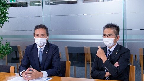 ミサワホーム株式会社 制度や教育制度の面から改革を進める人事総務部担当部長の高橋幸男氏と、デジタル活用を主導するITソリューション部部長の高島巌氏
