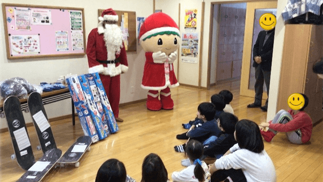 児童養護施設に「ひろおサンタカード」を届ける