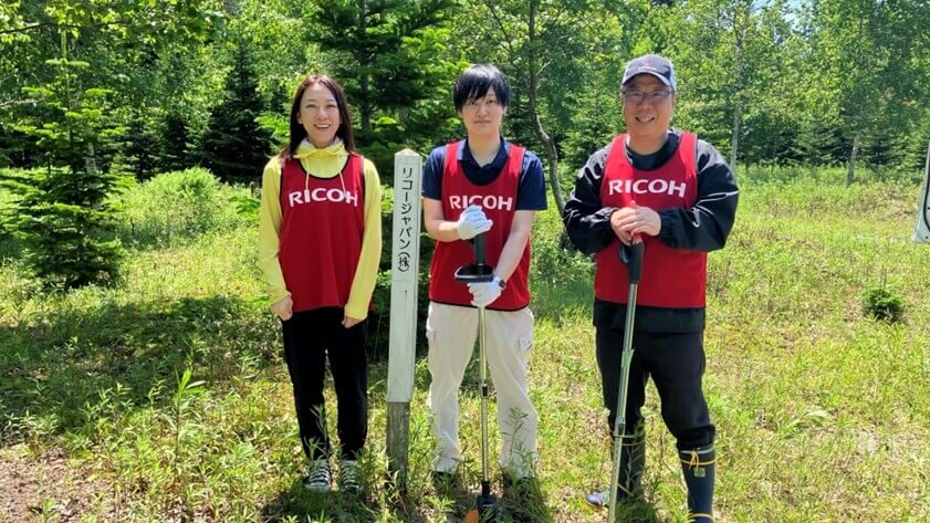 リコージャパン森林管理局の皆さんで記念写真
