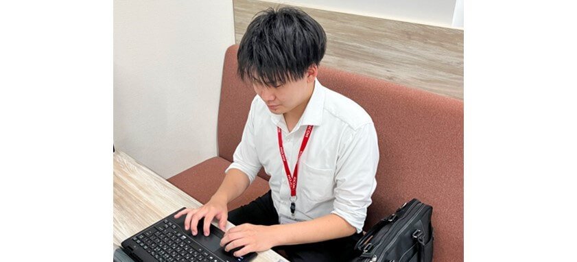 日報を入力する様子