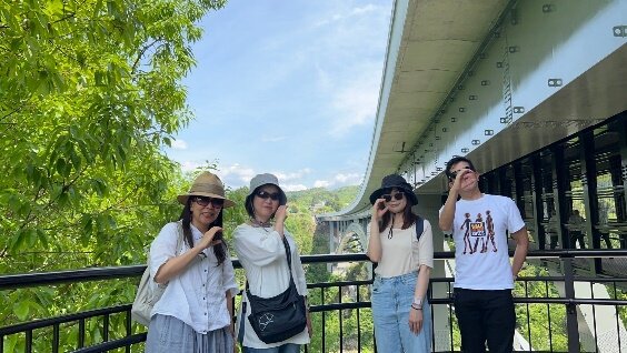 今回一緒に歩くのは左から、IKU、AKI、MIKI、あーくじゃの4人です！