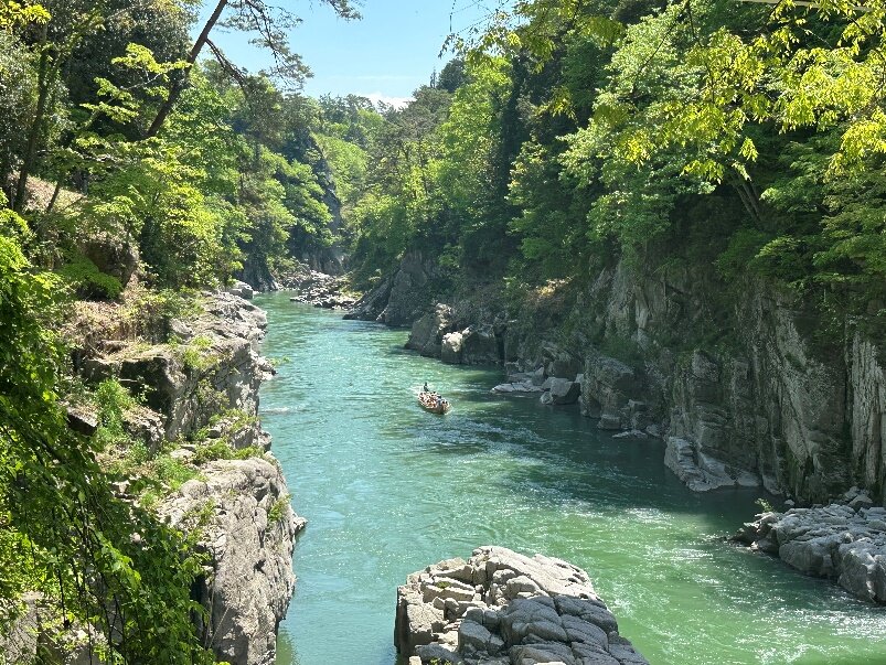 ※青空とキレイな川。圧巻の景色です。