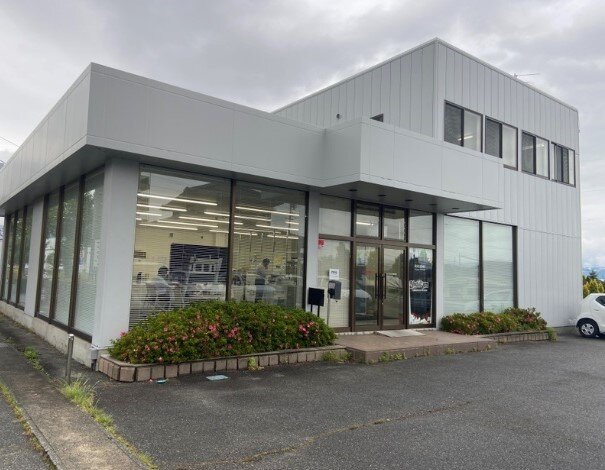 〒395-0152　長野県飯田市育良町2-15-2 飯田インターを降りて6分ほどの距離にあります。