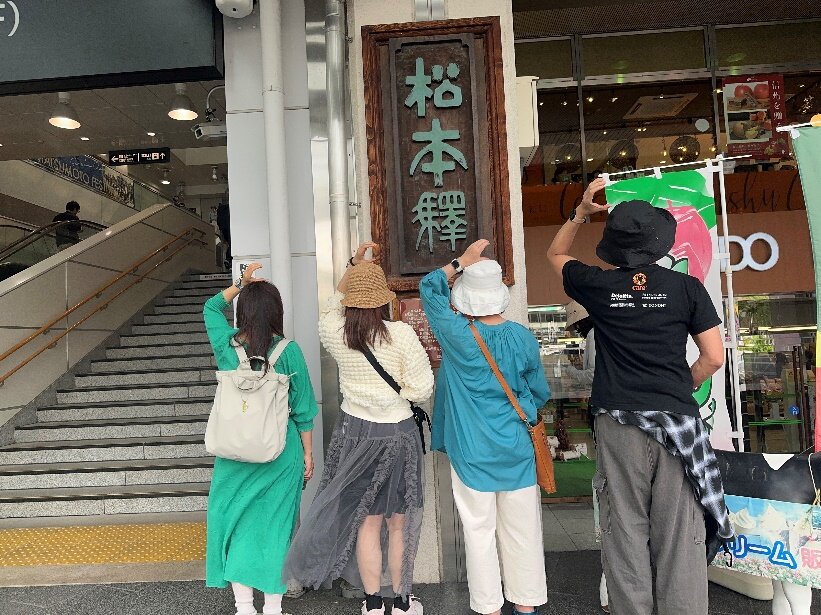 今回一緒に歩くのは左から、IKU、MIKI、AKI、あーくじゃの4人です！