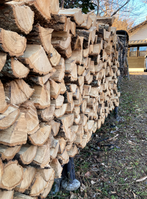 作成した薪の山