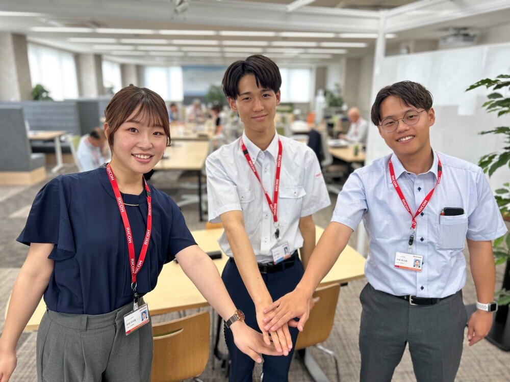 左が新入社員の本間さん