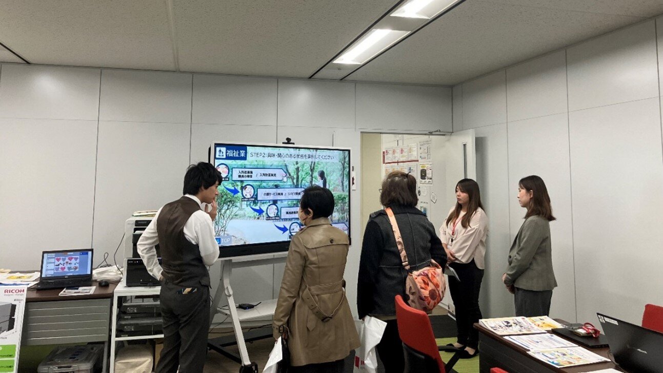 お客様のお困りごと、関心事をヒアリングしているところ