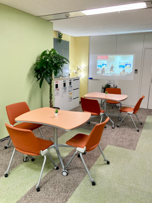 カジュアルな打ち合わせやコミュニケーション用のスペース