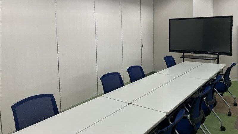 日常的なミーティングやお客様を招いたセミナーなど、様々な用途で使用しています