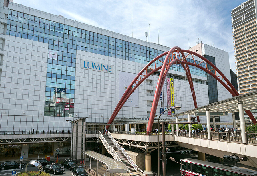 立川駅の北側 駅ビルや百貨店などの商業施設で賑わっています