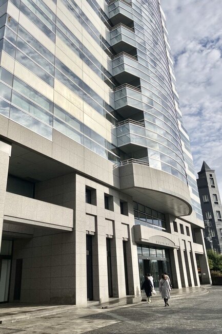 14階建てオフィスビルの2階がリコージャパンです