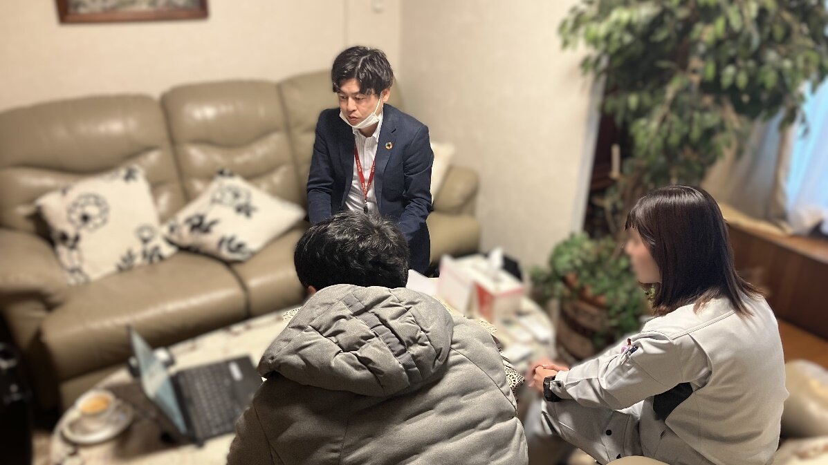 実際のお客様先では担当営業が訪問しデモを確認しながらお悩みをヒアリングしました