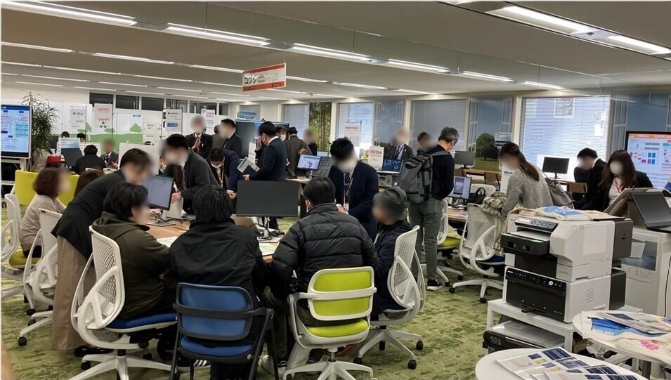 福祉系ブース、お客様が途切れることなく着座してお打合せ