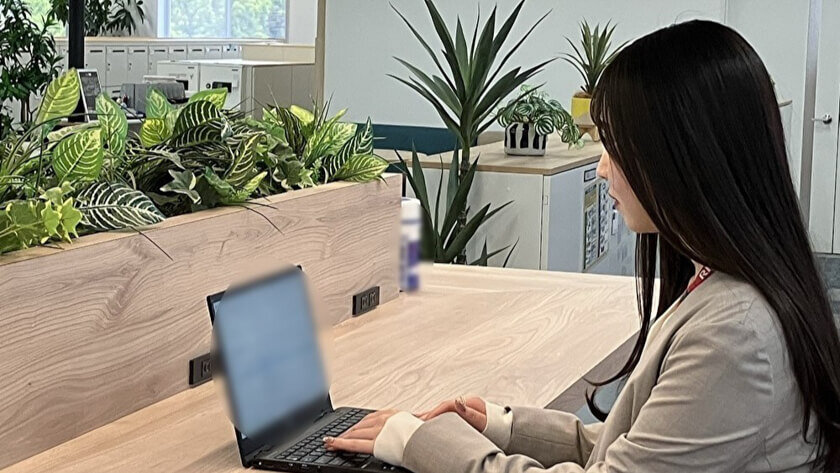 集中して仕事をする様子