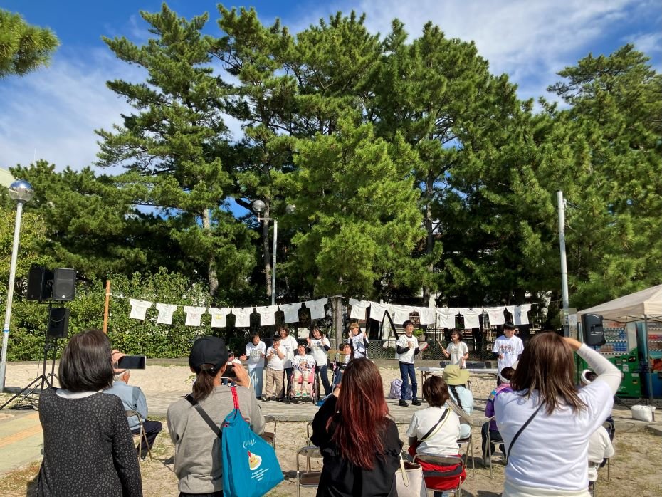 ころんバンドのステージ