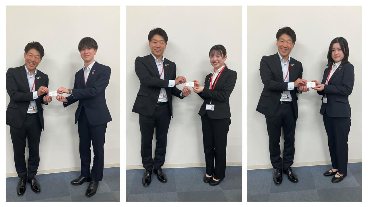 新入社員へ名刺授与