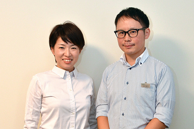 画像：（写真左）取締役 管理部責任者 谷口 陽子 様 （写真右）スマート工場推進担当 山口 晃平 様