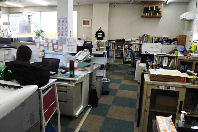 本社の事務部門。各種情報処理システムの統合、連携が今後の課題だ