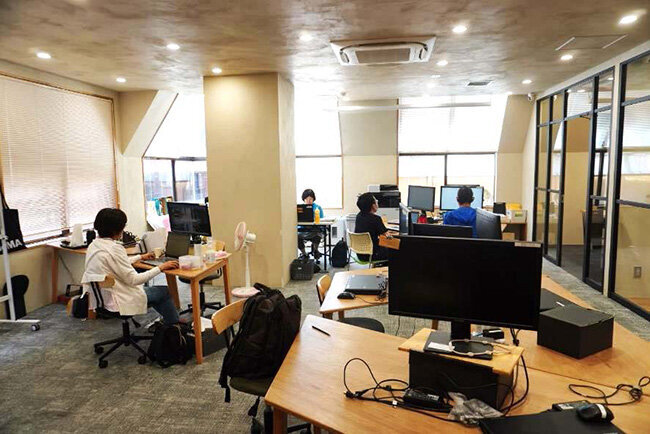 甲府市の就労継続支援A型事業所のオフィスの様子